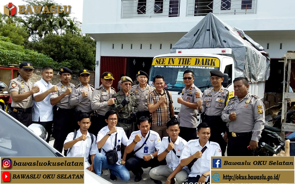 BAWASLU OKU SELATAN AWASI PENDISTRIBUSIAN LOGISTIK SURAT SUARA KE PPK SE KABUPATEN OKU SELATAN DARI GUDANG KPU OKU SELATAN