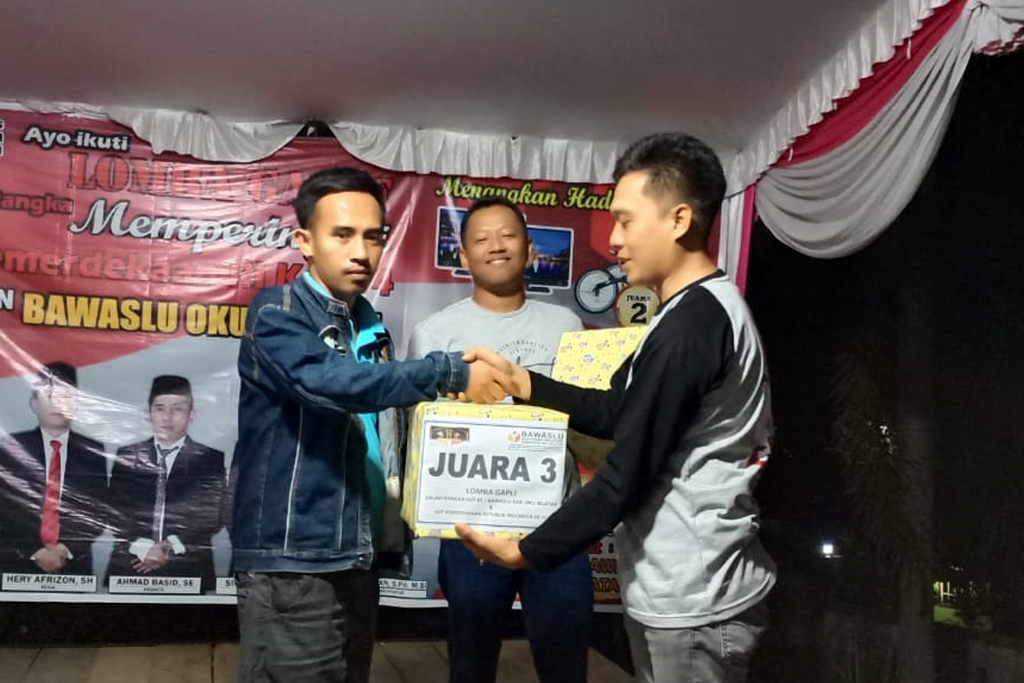 MK JUARA TURNAMEN GAPLE BAWASLU OKU SELATAN.