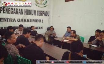 BAWASLU OKU SELATAN ADAKAN RAPAT STAF PERSIAPAN PENERTIBAN APK YANG MELANGGAR