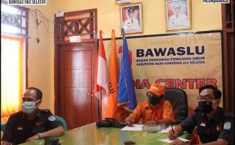 video conference pada Pra Rapat Kerja Teknis Penanganan Pelanggaran di ruang rapat kantor sekretariat Bawaslu OKU Selatan