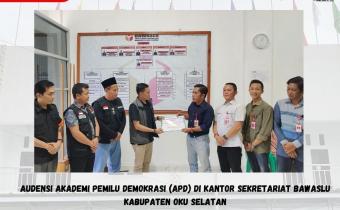 FOTO BERSAMA AUDENSI APD DAN BAWASLU OKUS