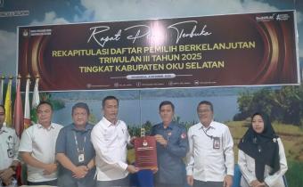 Bawaslu OKU Selatan Mengawasi, Rapat Pleno Terbuka Rekapitulasi Daftar Pemilih Berkelanjutan Triwulan III tahun 2025 Tingkat Kabupaten Ogan Komering Ulu Selatan.